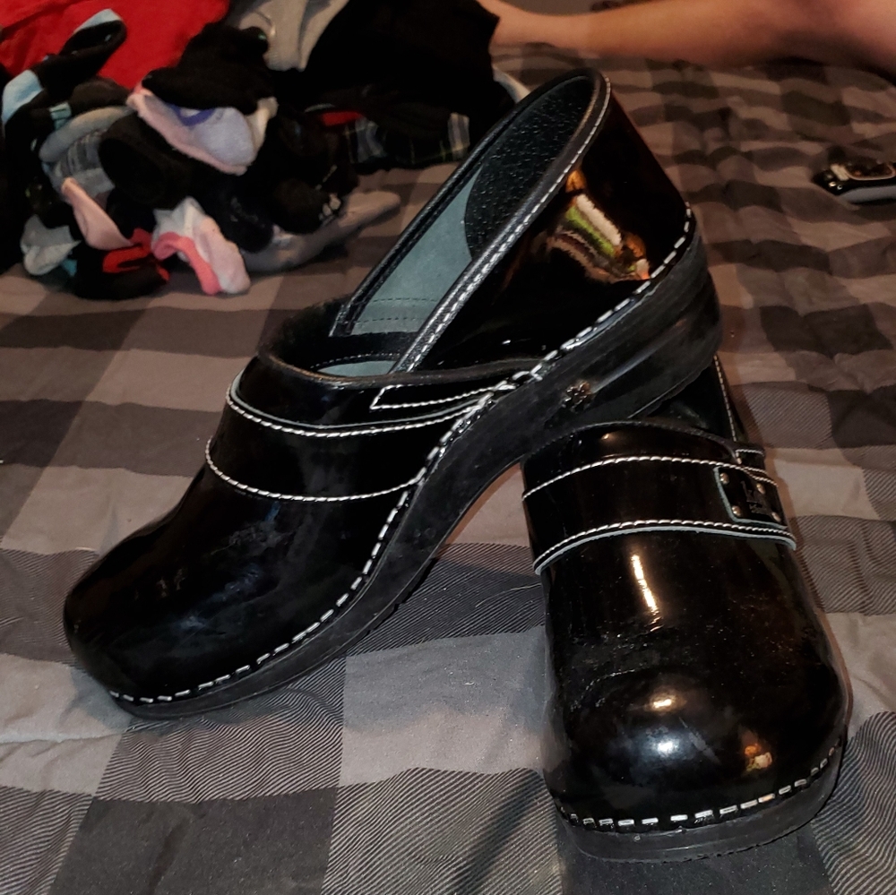 Shoes - Picture 3 of 4